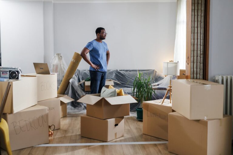 Should You DIY Your Move or Call the Pros? 3 Big Questions to Ask Before Moving in Orlando